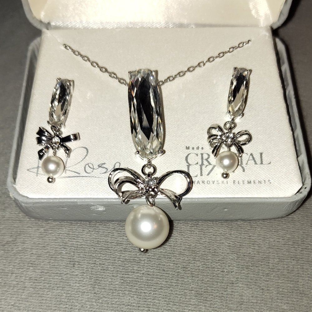 Crystal Jewelry Set with Silver and Pearl Accents